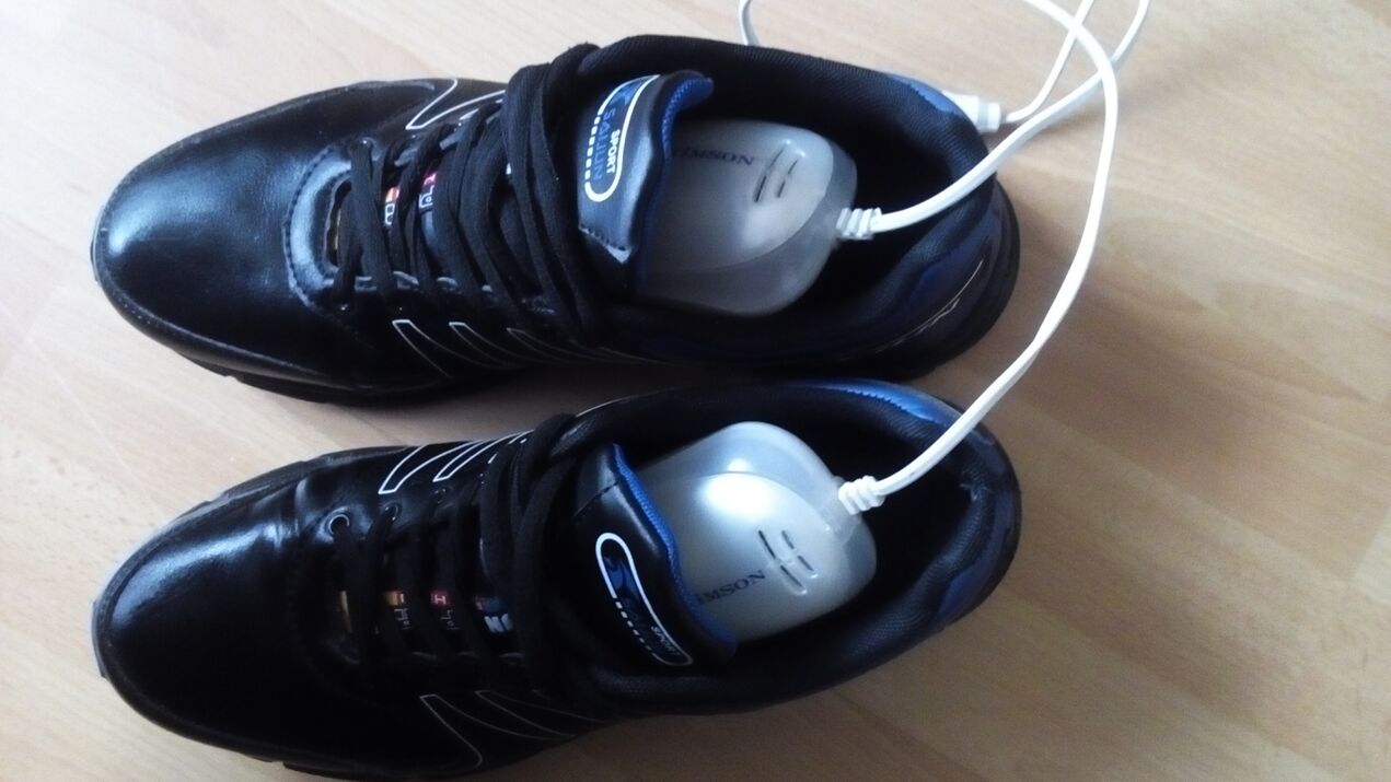 apparaat voor het desinfecteren van schoenen tegen schimmel